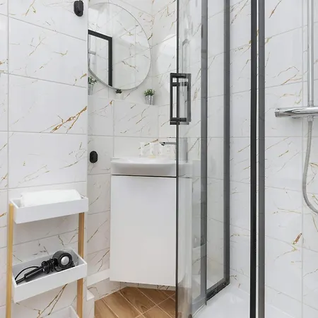 Sloneczny Z Pieknym Widokiem, Balkon & Parking By Renters דירה