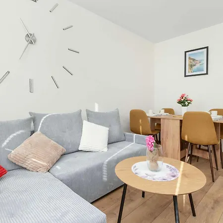 Sloneczny Z Pieknym Widokiem, Balkon & Parking By Renters דירה